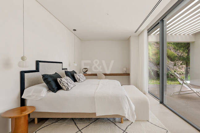 Ny Villa med havsutsikt i en gated Golf urbanisering i Marbella Club Golf Resort