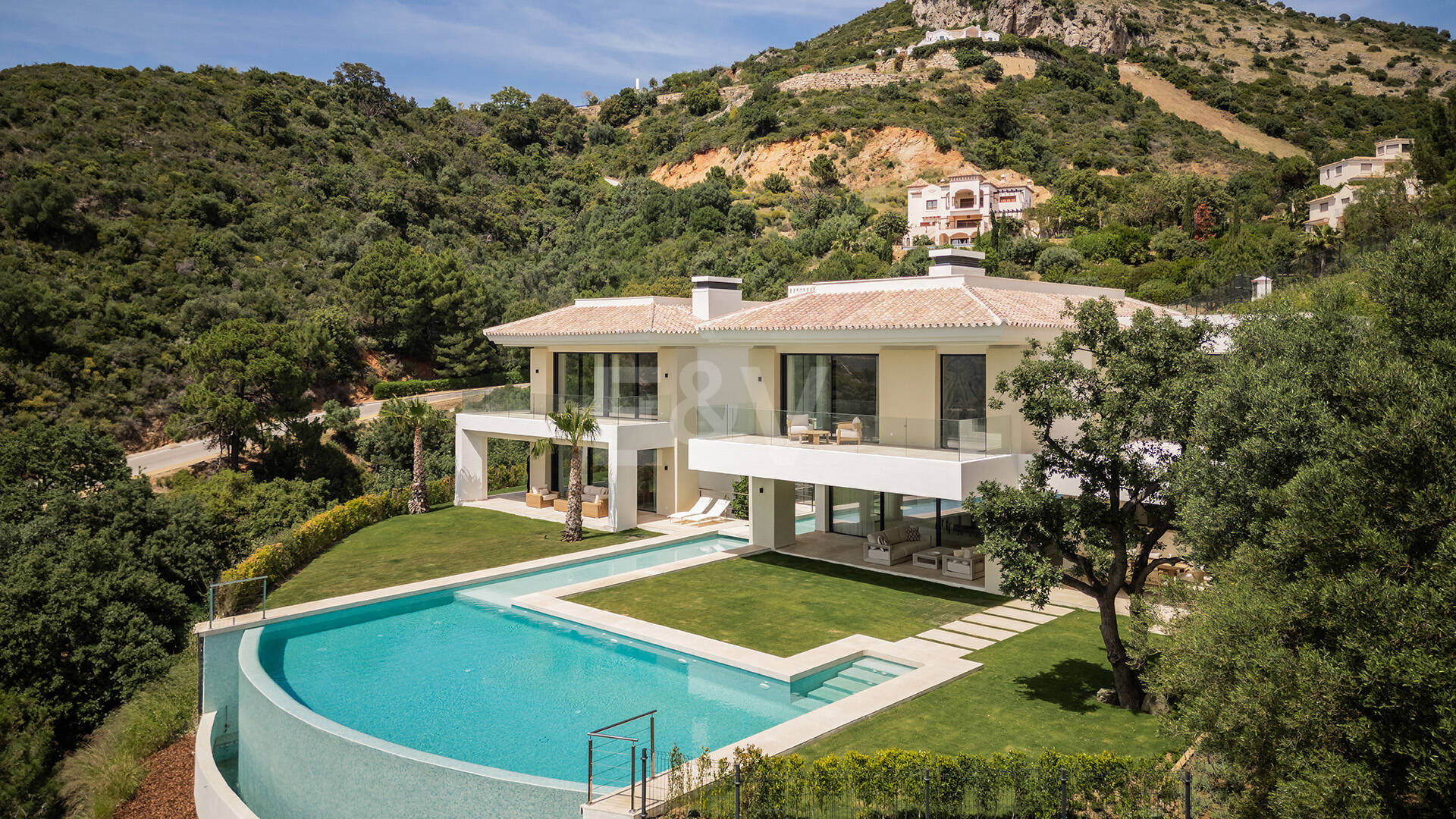 Ny Villa med havsutsikt i en gated Golf urbanisering i Marbella Club Golf Resort