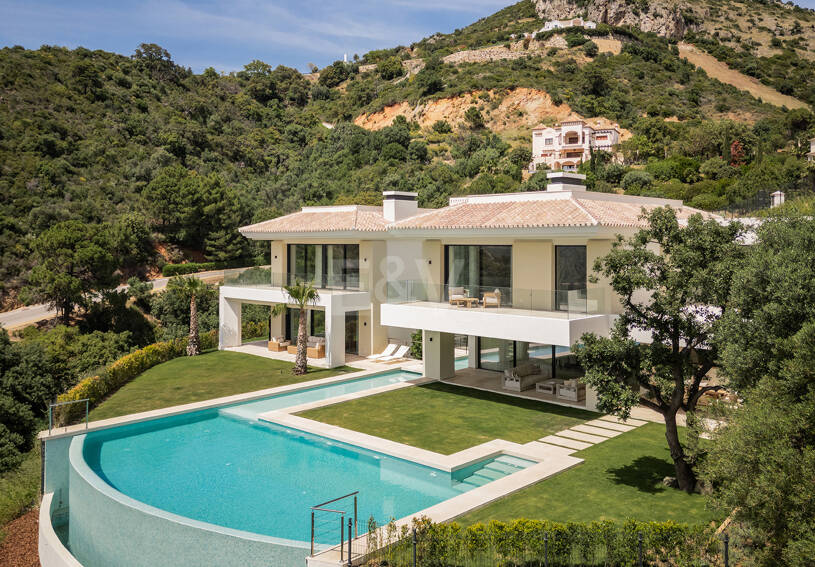 Ny Villa med havsutsikt i en gated Golf urbanisering i Marbella Club Golf Resort
