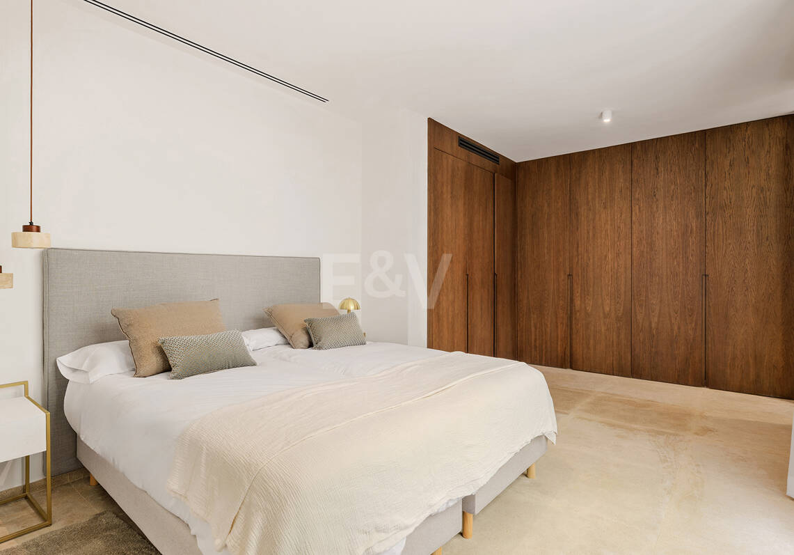 Ny Villa med havsutsikt i en gated Golf urbanisering i Marbella Club Golf Resort