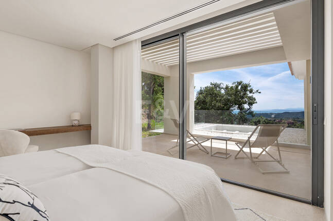 Ny Villa med havsutsikt i en gated Golf urbanisering i Marbella Club Golf Resort
