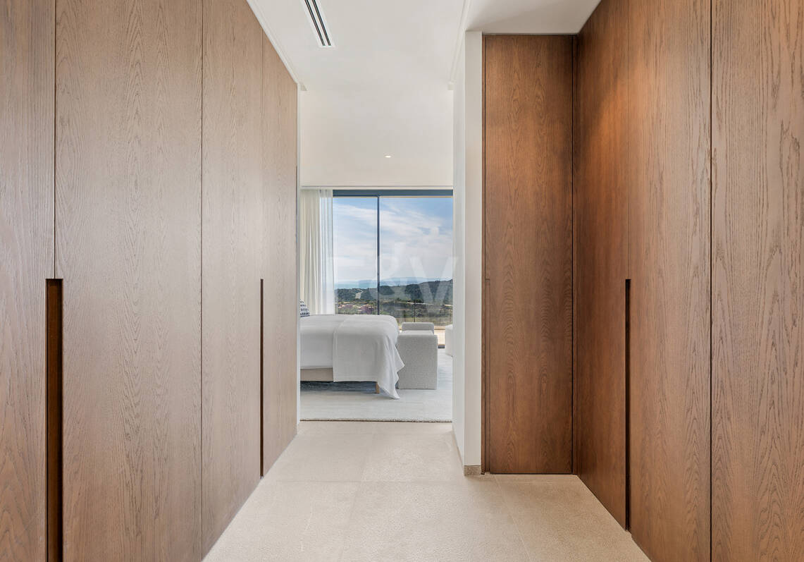 Ny Villa med havsutsikt i en gated Golf urbanisering i Marbella Club Golf Resort