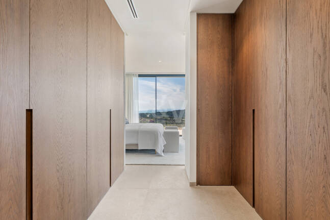 Ny Villa med havsutsikt i en gated Golf urbanisering i Marbella Club Golf Resort