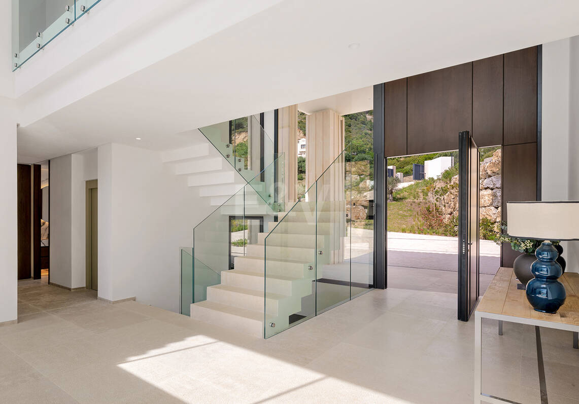 Ny Villa med havsutsikt i en gated Golf urbanisering i Marbella Club Golf Resort