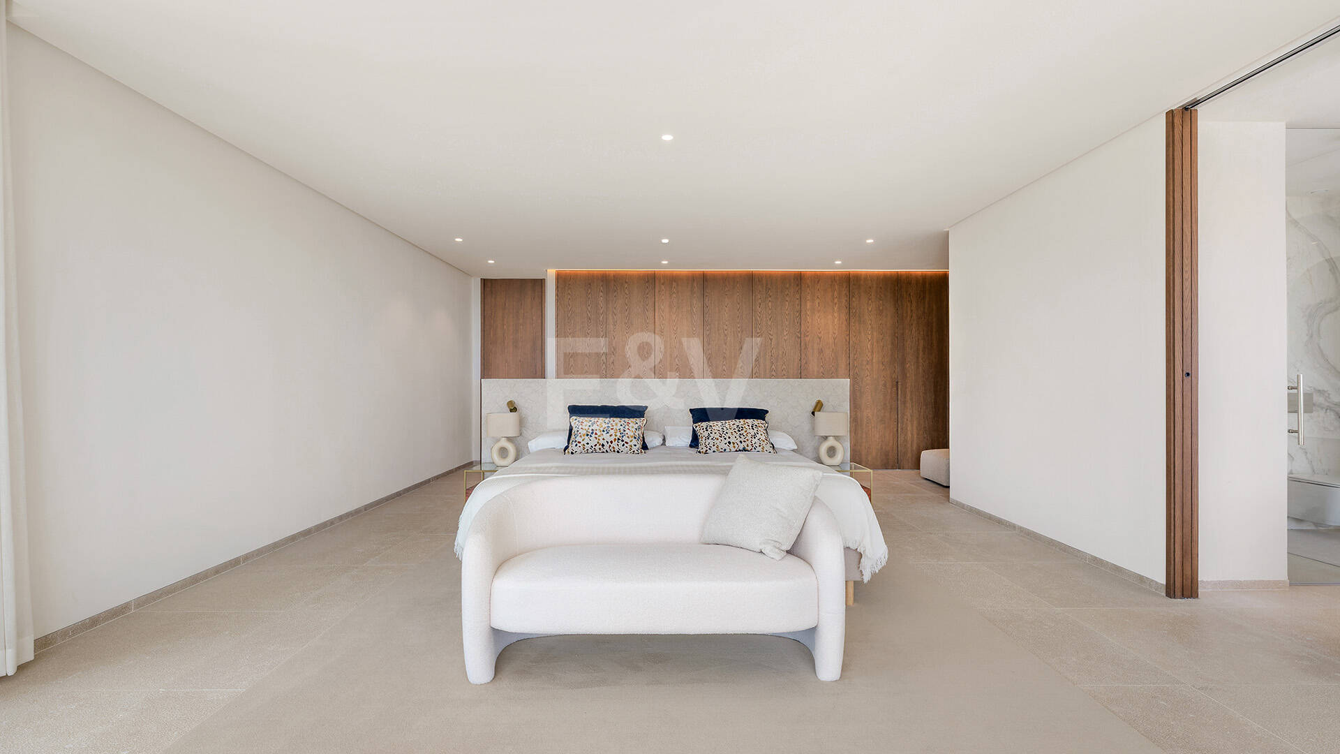 Ny Villa med havsutsikt i en gated Golf urbanisering i Marbella Club Golf Resort