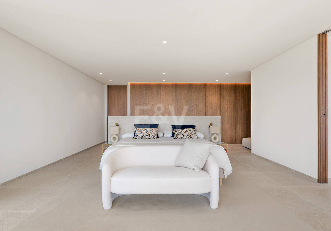 Ny Villa med havsutsikt i en gated Golf urbanisering i Marbella Club Golf Resort