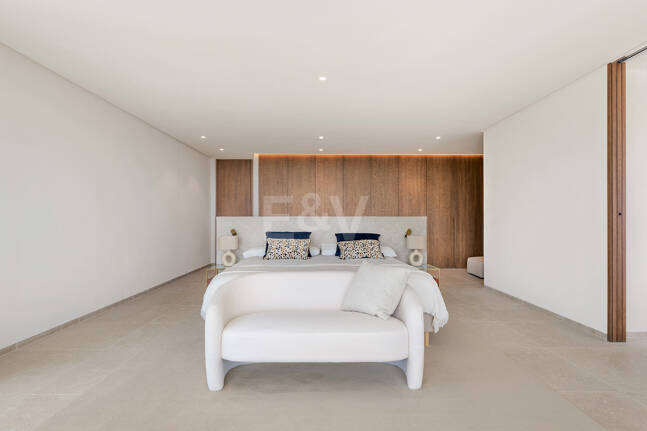 Ny Villa med havsutsikt i en gated Golf urbanisering i Marbella Club Golf Resort