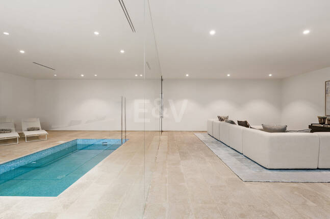 Ny Villa med havsutsikt i en gated Golf urbanisering i Marbella Club Golf Resort