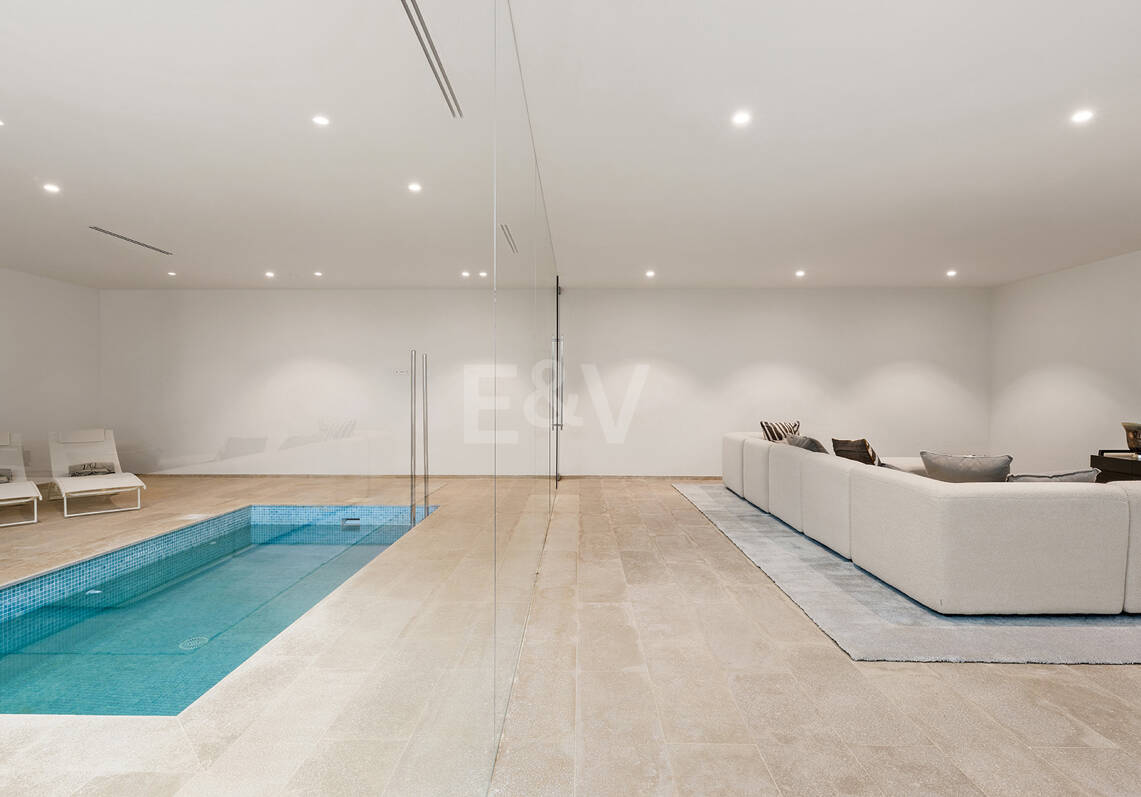 Ny Villa med havsutsikt i en gated Golf urbanisering i Marbella Club Golf Resort