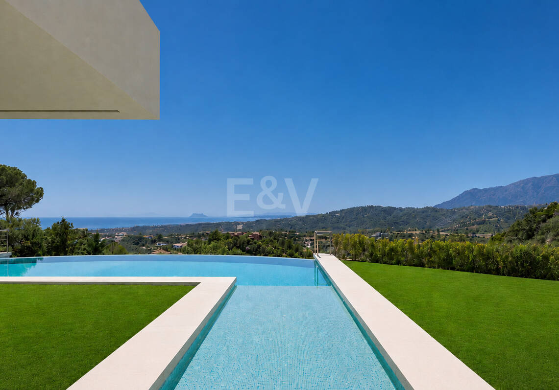 Ny Villa med havsutsikt i en gated Golf urbanisering i Marbella Club Golf Resort