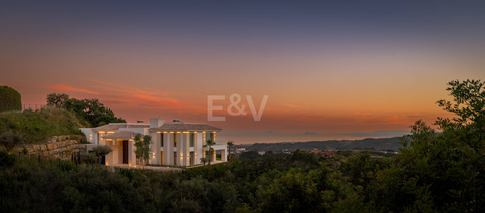 Ny Villa med havsutsikt i en gated Golf urbanisering i Marbella Club Golf Resort