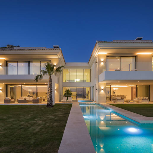 Ny Villa med havsutsikt i en gated Golf urbanisering i Marbella Club Golf Resort
