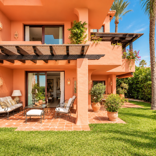 Elegante Maisonette-Wohnung in erster Strandlinie mit direktem Strandzugang und wunderschönem Meerblick