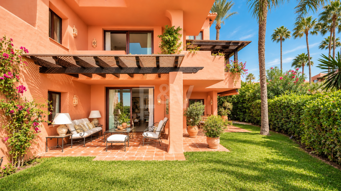 Elegante Maisonette-Wohnung in erster Strandlinie mit direktem Strandzugang und wunderschönem Meerblick