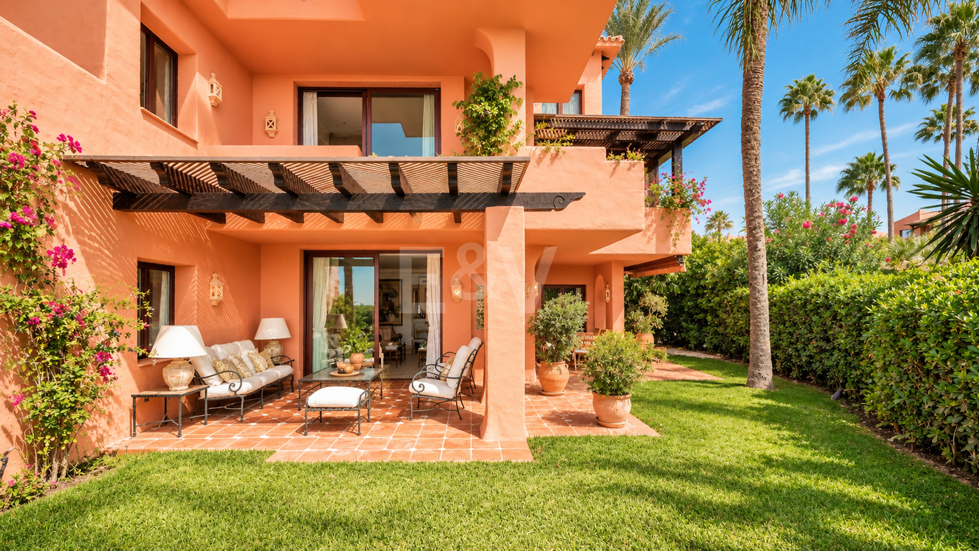 Elegante Maisonette-Wohnung in erster Strandlinie mit direktem Strandzugang und wunderschönem Meerblick
