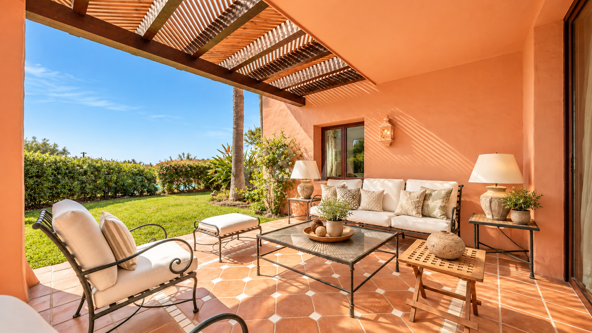 Elegante Maisonette-Wohnung in erster Strandlinie mit direktem Strandzugang und wunderschönem Meerblick