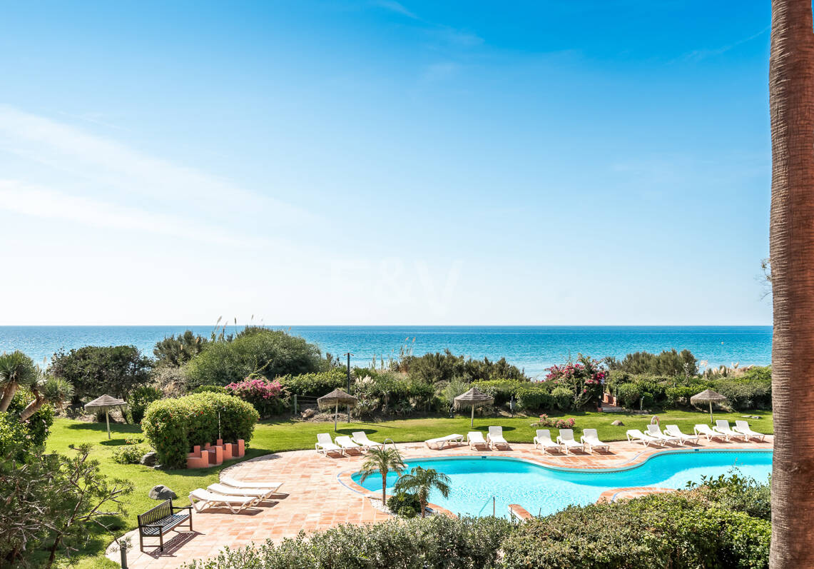 Elegante Maisonette-Wohnung in erster Strandlinie mit direktem Strandzugang und wunderschönem Meerblick