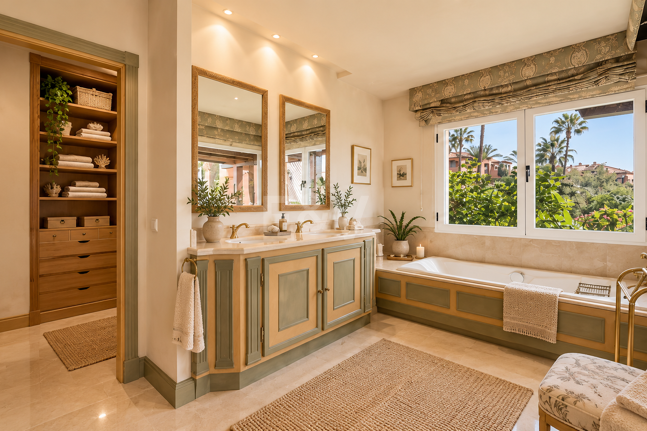 Elegante Maisonette-Wohnung in erster Strandlinie mit direktem Strandzugang und wunderschönem Meerblick