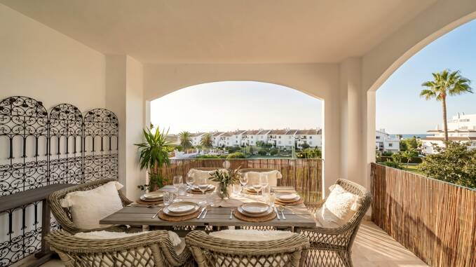 Hermoso y cómodo apartamento con vistas despejadas en una ubicación privilegiada de Nueva Andalucía