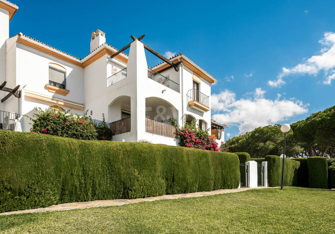 Schöne und komfortable Wohnung mit freiem Blick in bester Lage in Nueva Andalucía