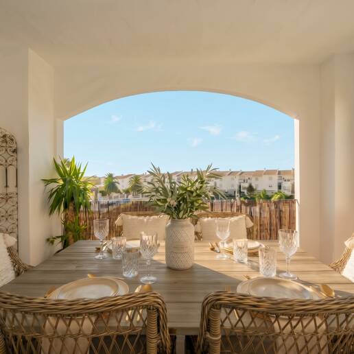 Schöne und komfortable Wohnung mit freiem Blick in bester Lage in Nueva Andalucía