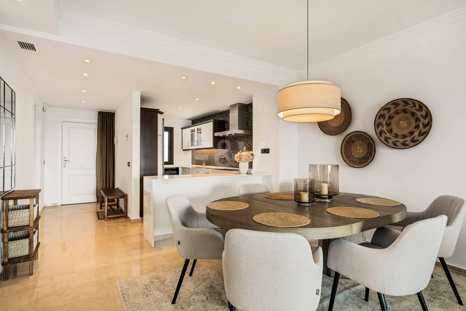 Schöne und komfortable Wohnung mit freiem Blick in bester Lage in Nueva Andalucía