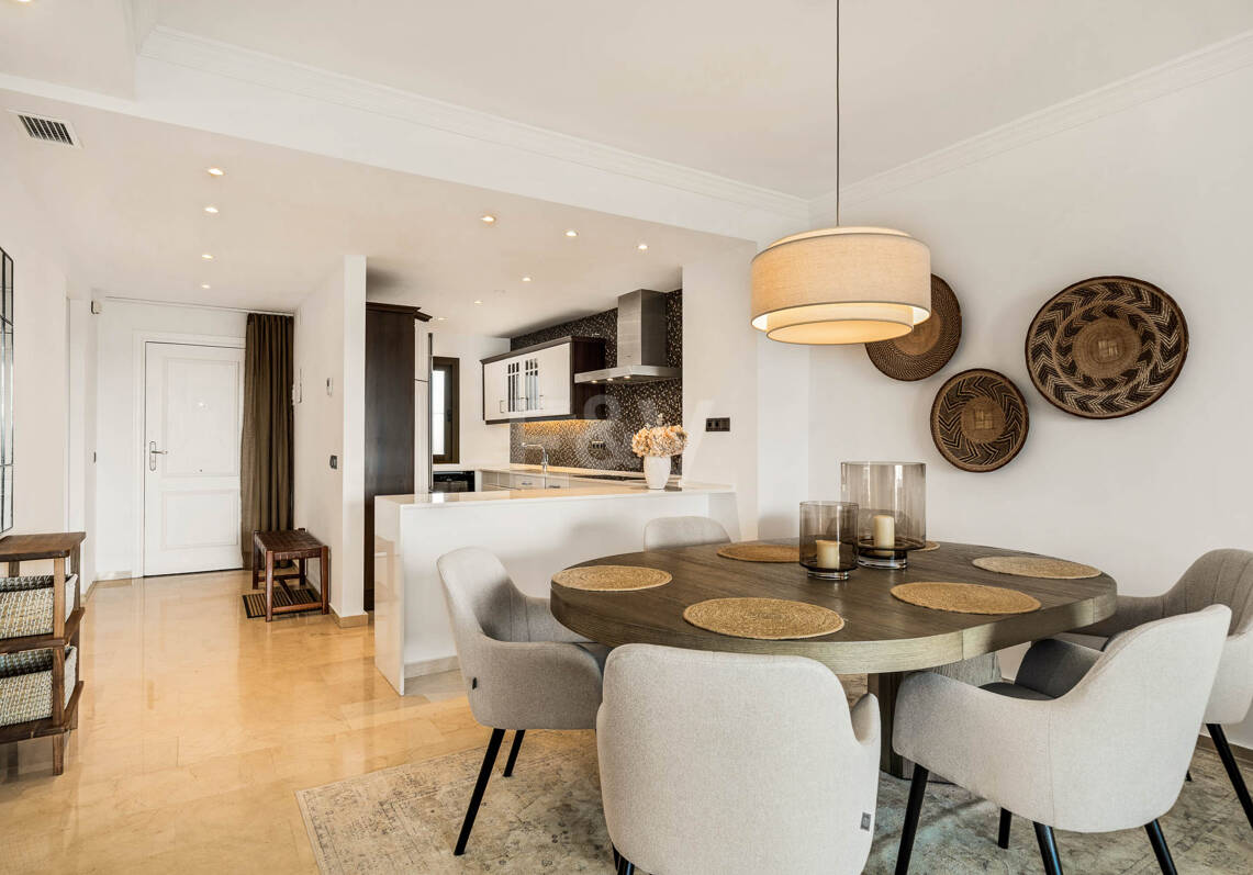 Schöne und komfortable Wohnung mit freiem Blick in bester Lage in Nueva Andalucía