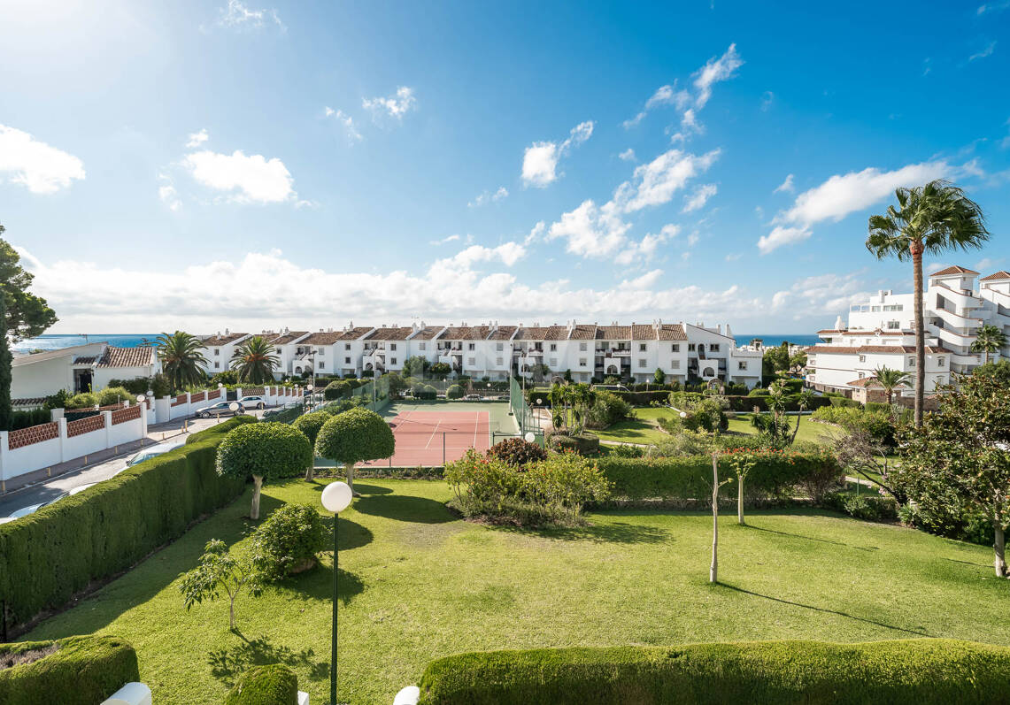 Schöne und komfortable Wohnung mit freiem Blick in bester Lage in Nueva Andalucía