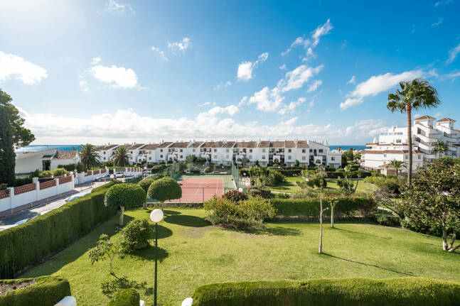 Schöne und komfortable Wohnung mit freiem Blick in bester Lage in Nueva Andalucía