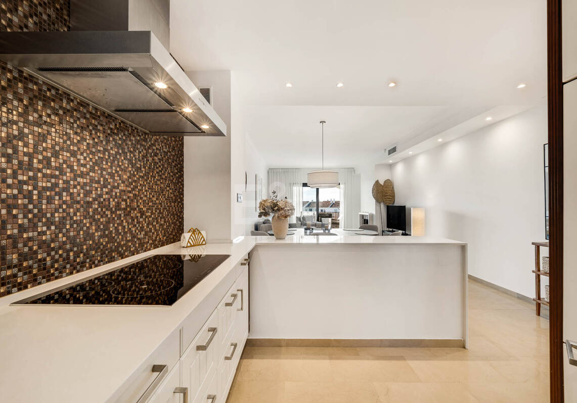 Schöne und komfortable Wohnung mit freiem Blick in bester Lage in Nueva Andalucía