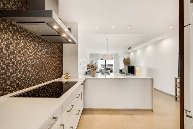 Schöne und komfortable Wohnung mit freiem Blick in bester Lage in Nueva Andalucía