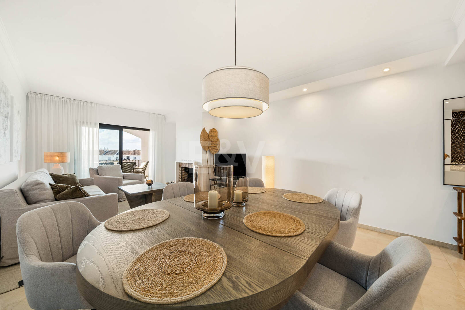 Schöne und komfortable Wohnung mit freiem Blick in bester Lage in Nueva Andalucía