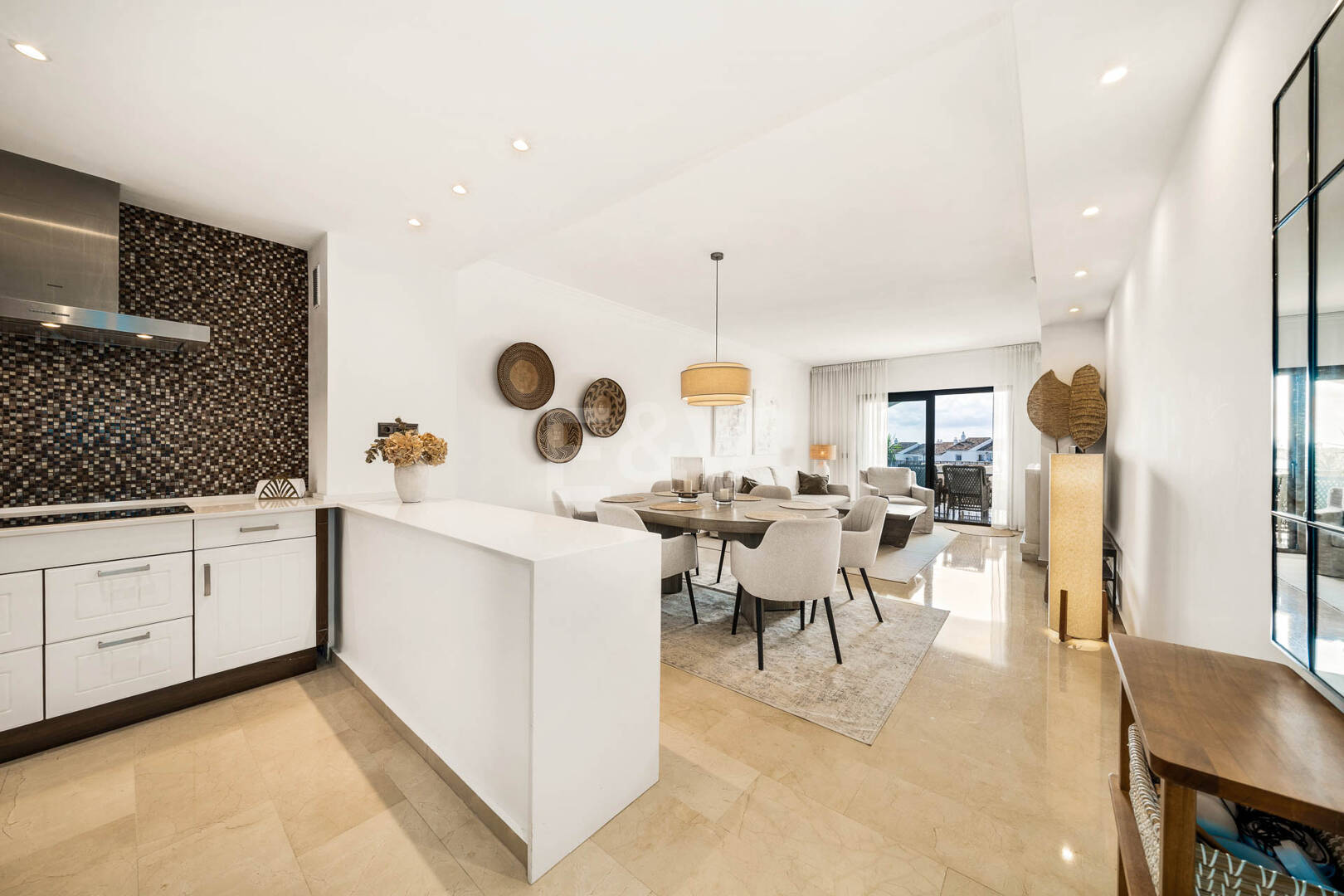 Schöne und komfortable Wohnung mit freiem Blick in bester Lage in Nueva Andalucía