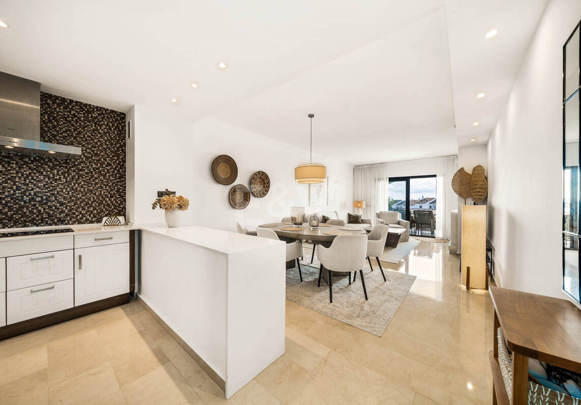 Schöne und komfortable Wohnung mit freiem Blick in bester Lage in Nueva Andalucía