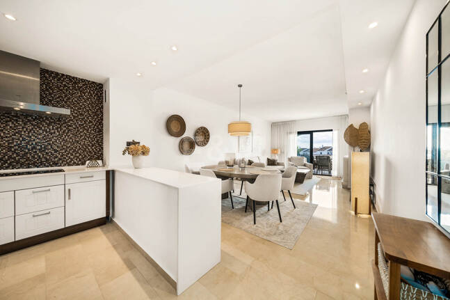 Schöne und komfortable Wohnung mit freiem Blick in bester Lage in Nueva Andalucía