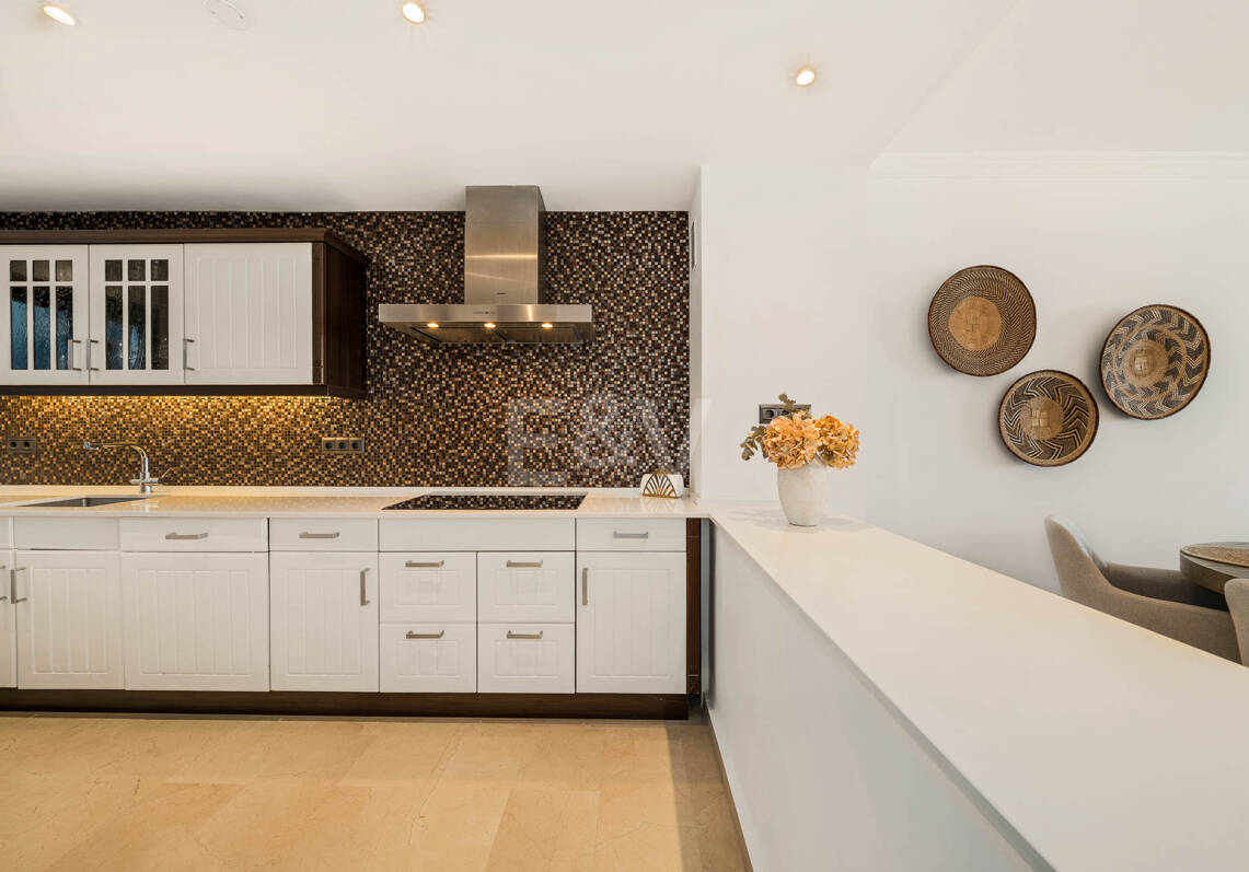 Schöne und komfortable Wohnung mit freiem Blick in bester Lage in Nueva Andalucía