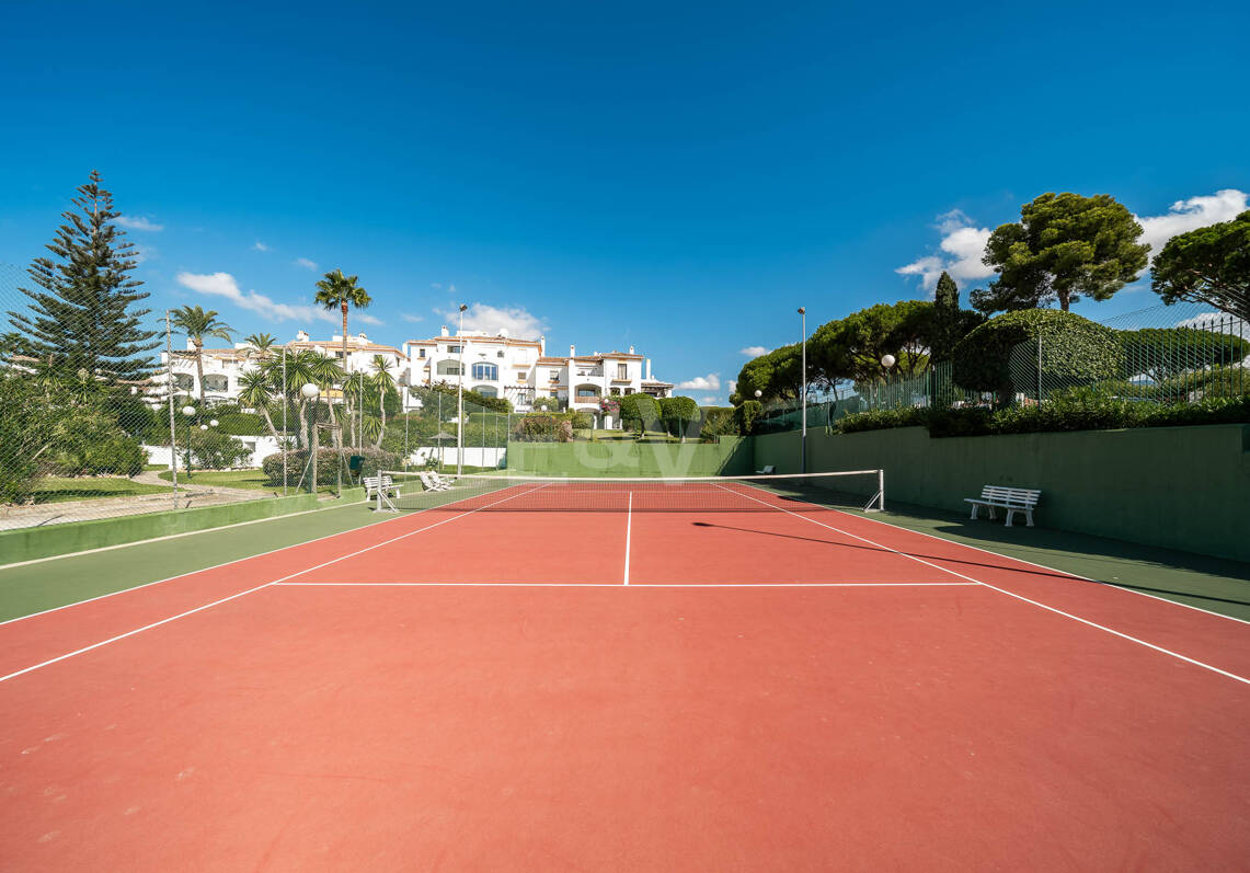Schöne und komfortable Wohnung mit freiem Blick in bester Lage in Nueva Andalucía