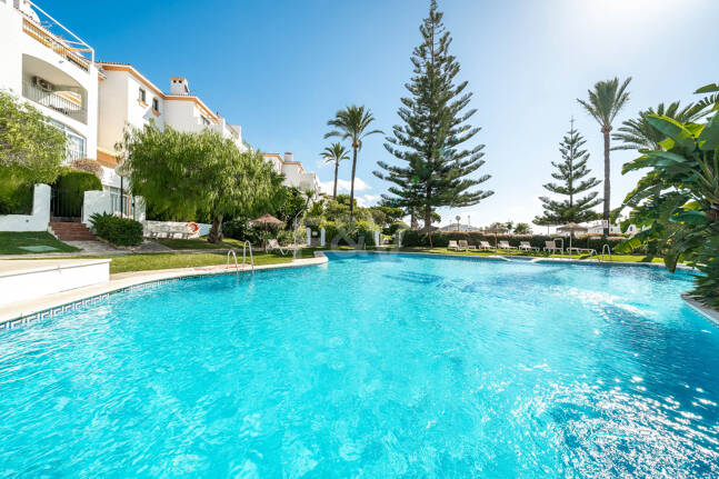 Schöne und komfortable Wohnung mit freiem Blick in bester Lage in Nueva Andalucía