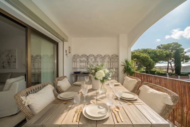 Schöne und komfortable Wohnung mit freiem Blick in bester Lage in Nueva Andalucía