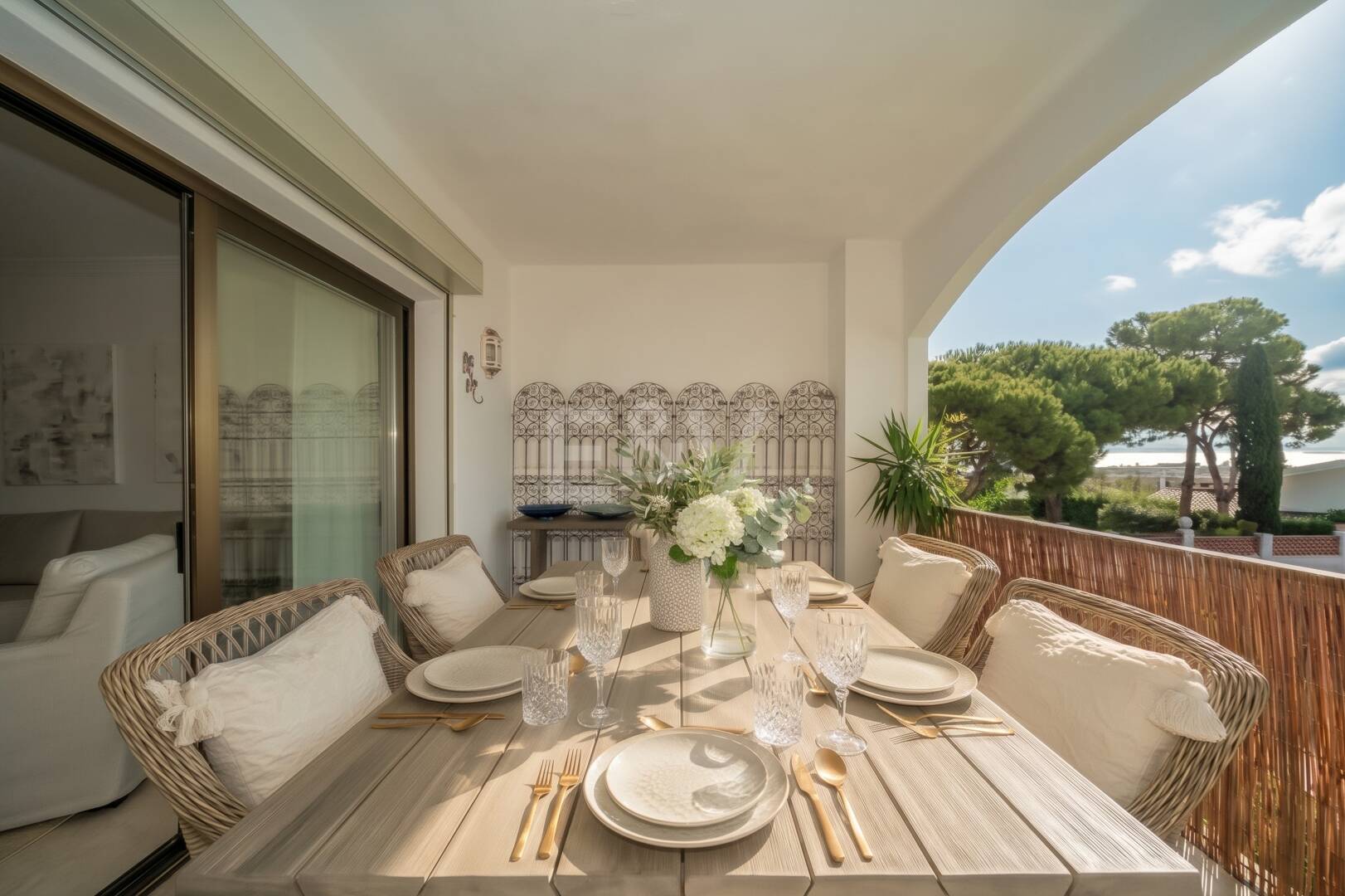 Schöne und komfortable Wohnung mit freiem Blick in bester Lage in Nueva Andalucía
