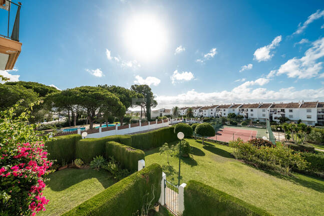 Schöne und komfortable Wohnung mit freiem Blick in bester Lage in Nueva Andalucía