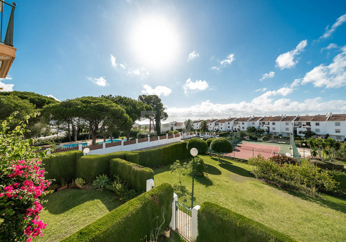Schöne und komfortable Wohnung mit freiem Blick in bester Lage in Nueva Andalucía
