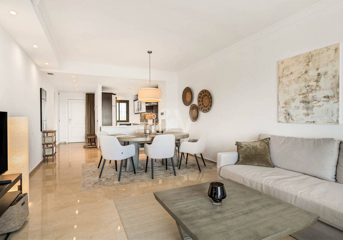 Schöne und komfortable Wohnung mit freiem Blick in bester Lage in Nueva Andalucía