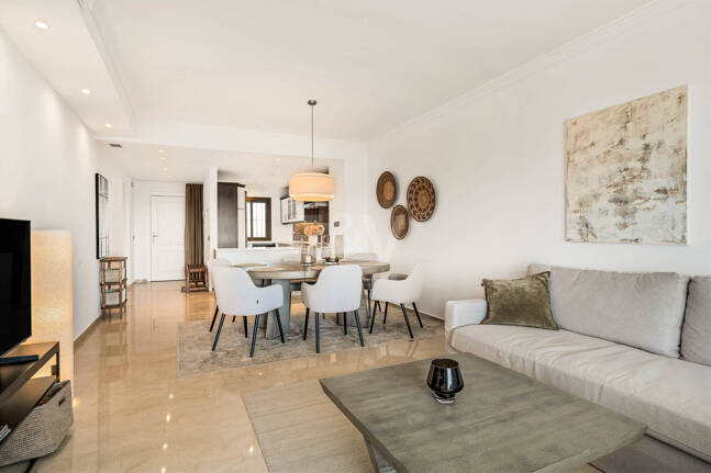 Schöne und komfortable Wohnung mit freiem Blick in bester Lage in Nueva Andalucía