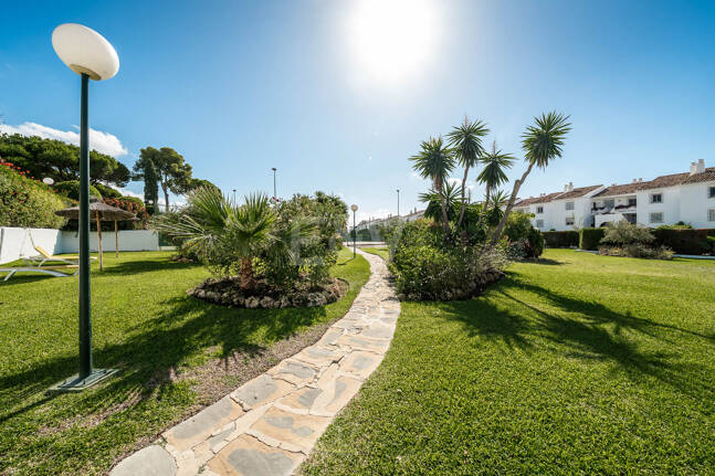 Schöne und komfortable Wohnung mit freiem Blick in bester Lage in Nueva Andalucía
