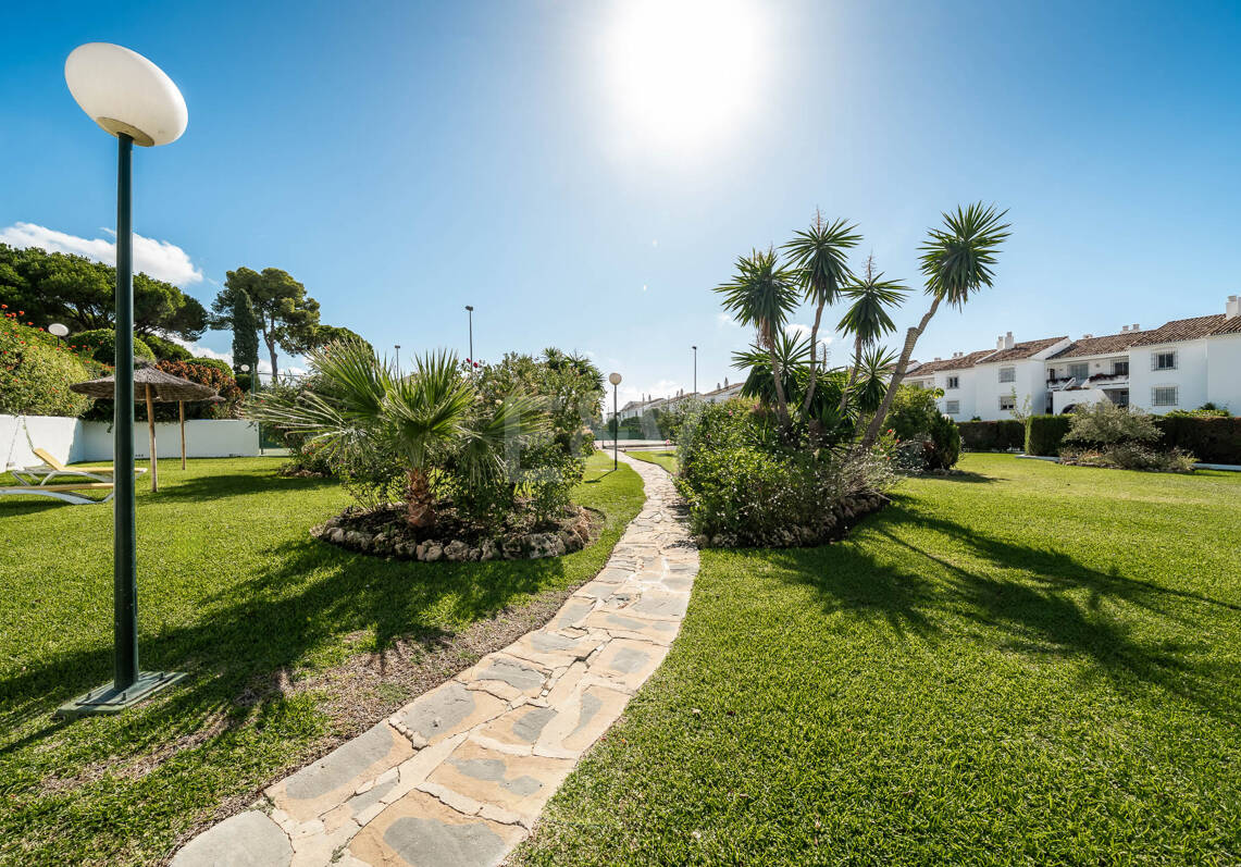 Schöne und komfortable Wohnung mit freiem Blick in bester Lage in Nueva Andalucía
