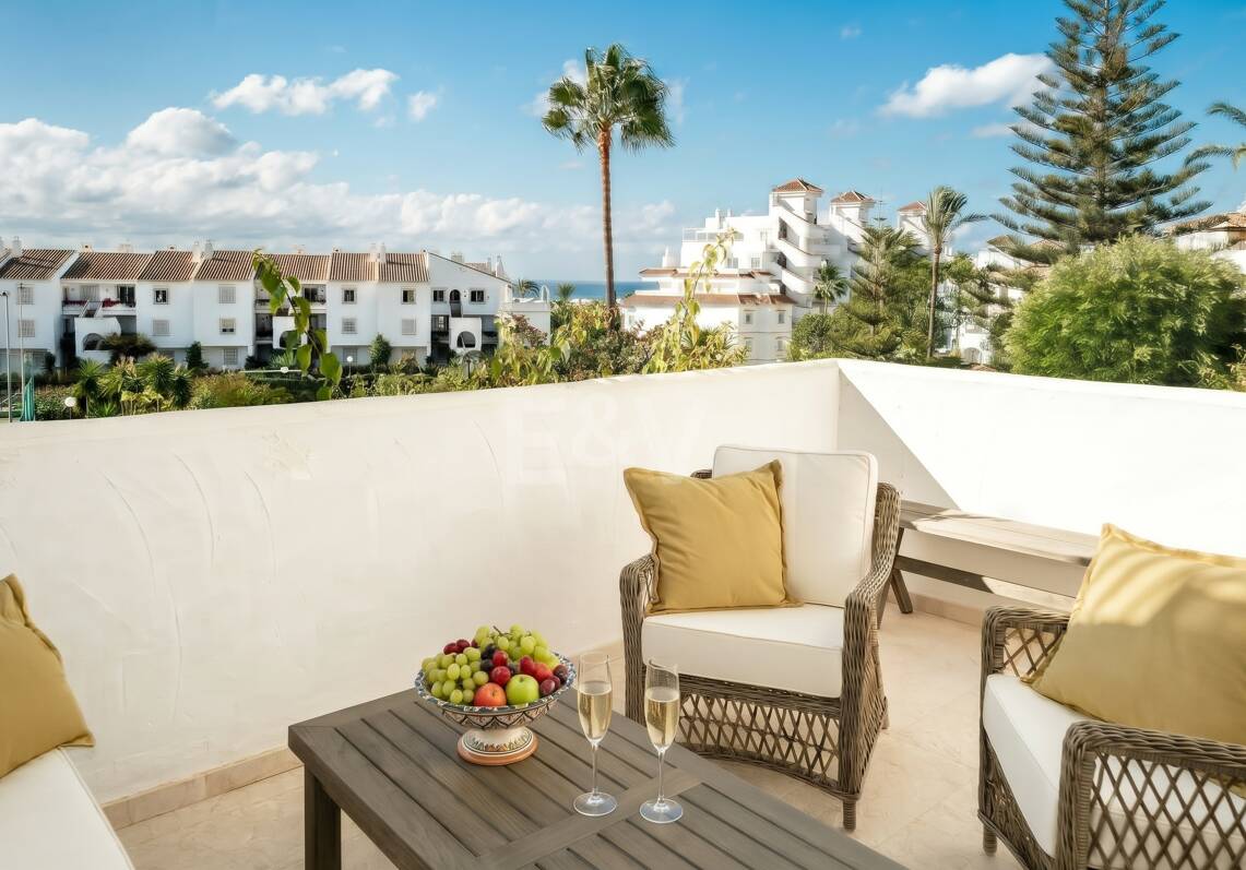 Schöne und komfortable Wohnung mit freiem Blick in bester Lage in Nueva Andalucía