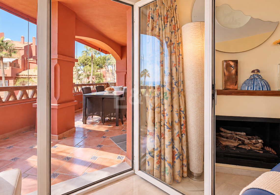 Wohnung in erster Strandlinie in Elviria, Marbella