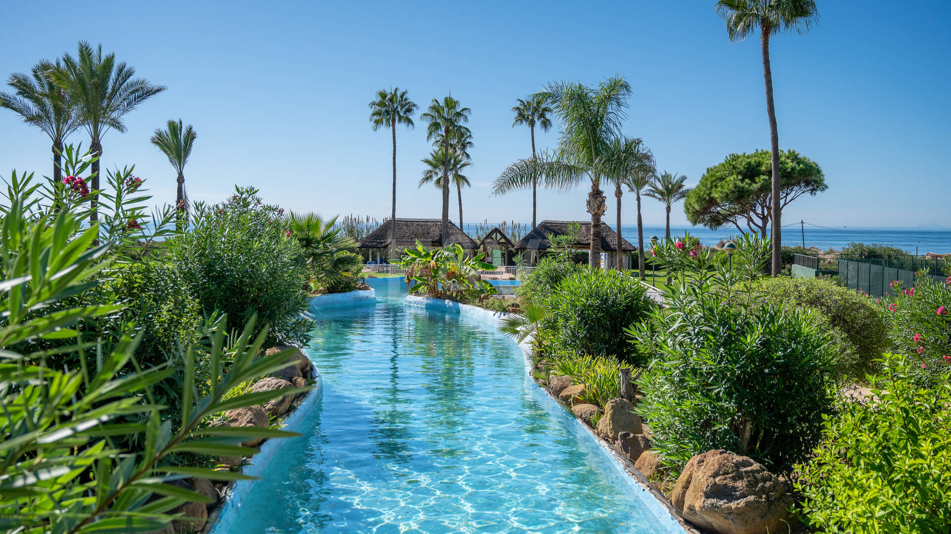 Wohnung in erster Strandlinie in Elviria, Marbella