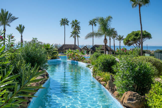 Wohnung in erster Strandlinie in Elviria, Marbella